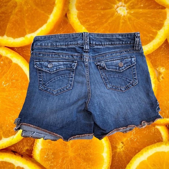 Decree Distressed Stretch Denim Shorts with Side‎ Slits Size 7 - Picture 3 of 6